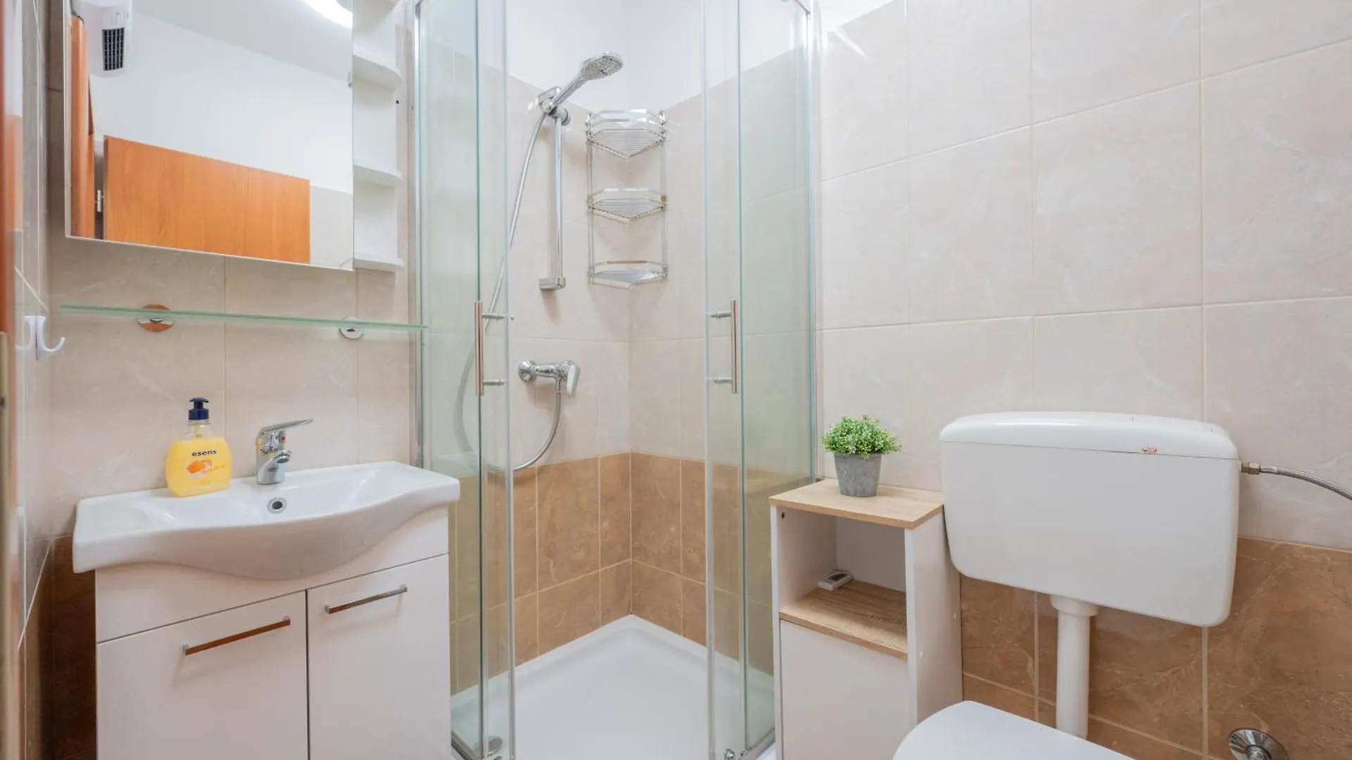 Apartment Hana تروغير